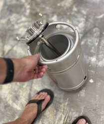 New hybrid keg lite from Keg Outlet (don't mind the toes)